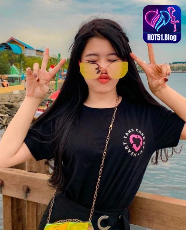 Cahyaniryn-HOT51