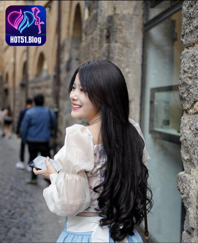 Cahyaniryn-HOT51
