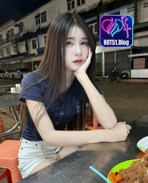 You are currently viewing Charlotte Collins di HOT51 APK 2026 Live Streaming Indonesia App