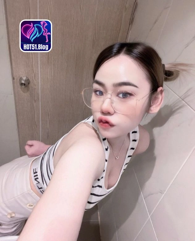 Claire Simmons-HOT51.Blog